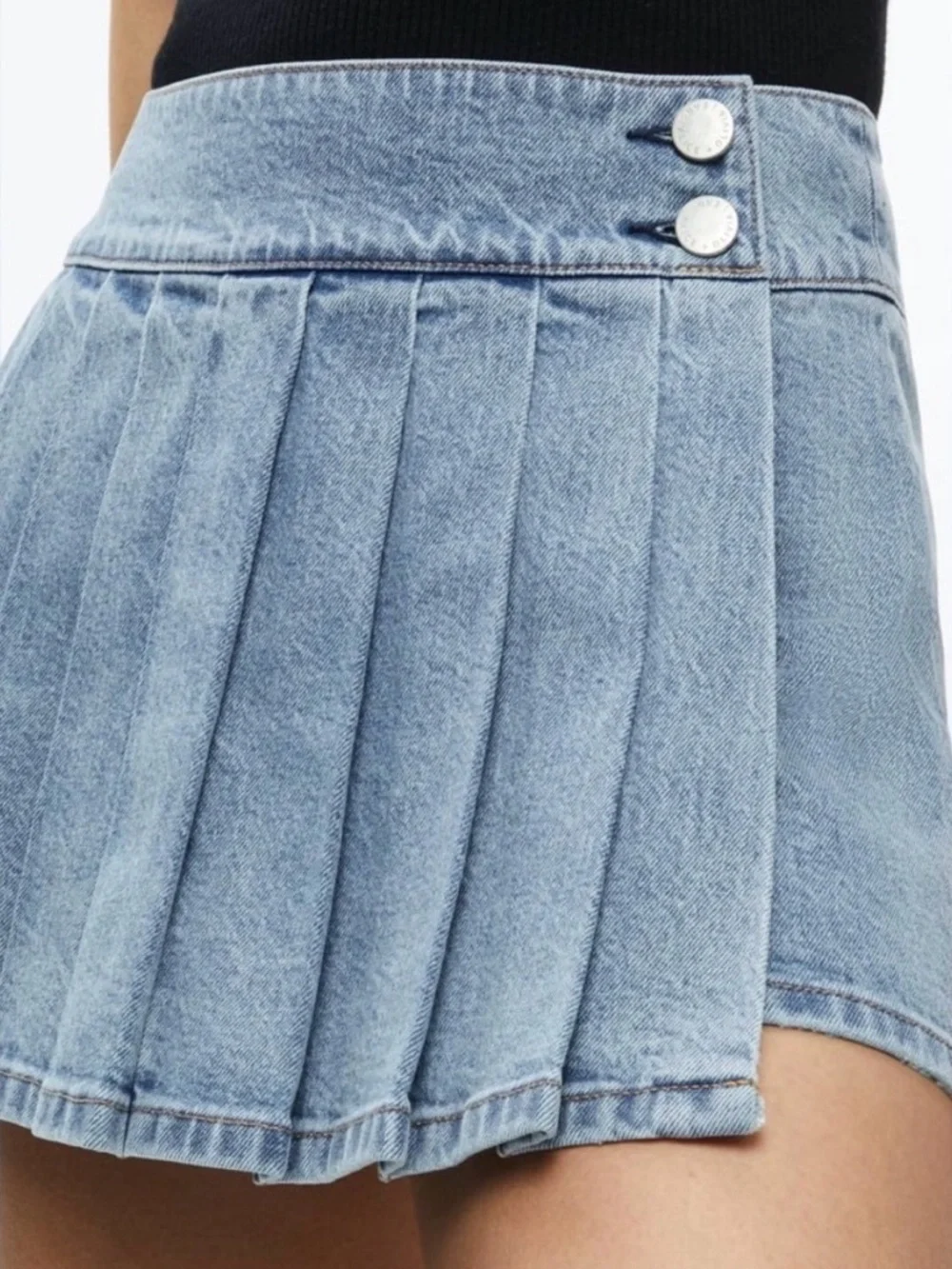 Alice + Olivia Noah Denim Pleated Skort/ Size 26 - Picture 3 of 12